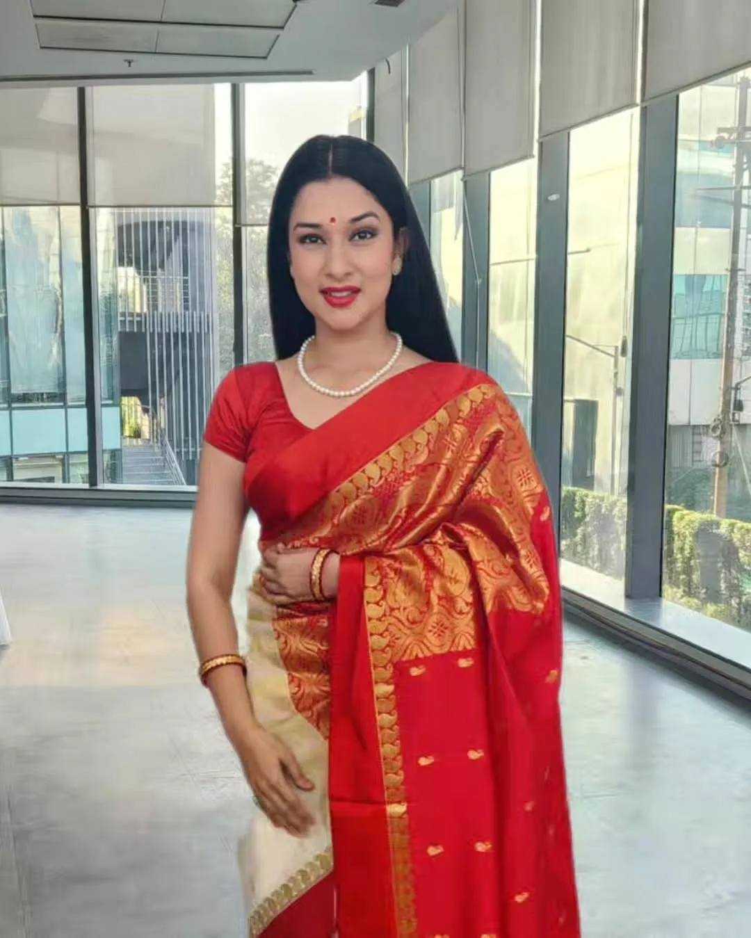 Meenakshi Joshi Net Worth